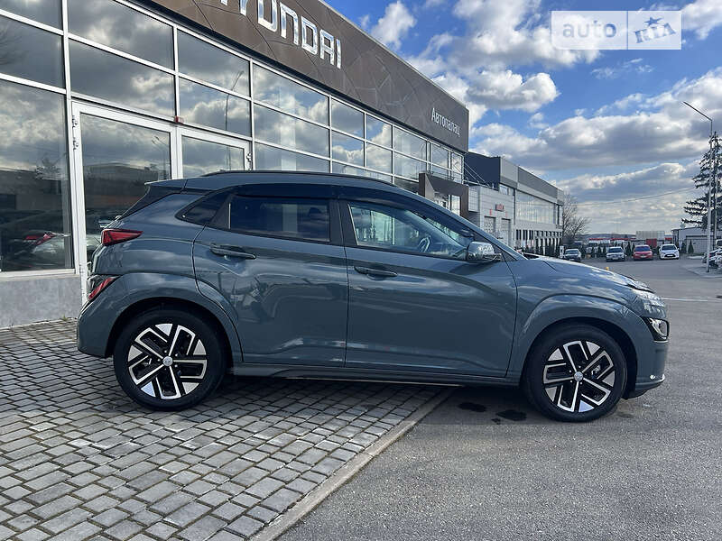 Внедорожник / Кроссовер Hyundai Kona Electric 2022 в Тернополе