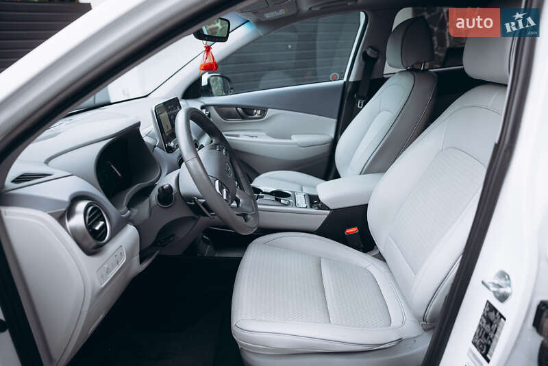 Позашляховик / Кросовер Hyundai Kona Electric 2021 в Золочеві