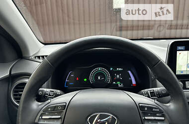 Внедорожник / Кроссовер Hyundai Kona Electric 2020 в 