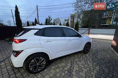 Позашляховик / Кросовер Hyundai Kona Electric 2021 в 