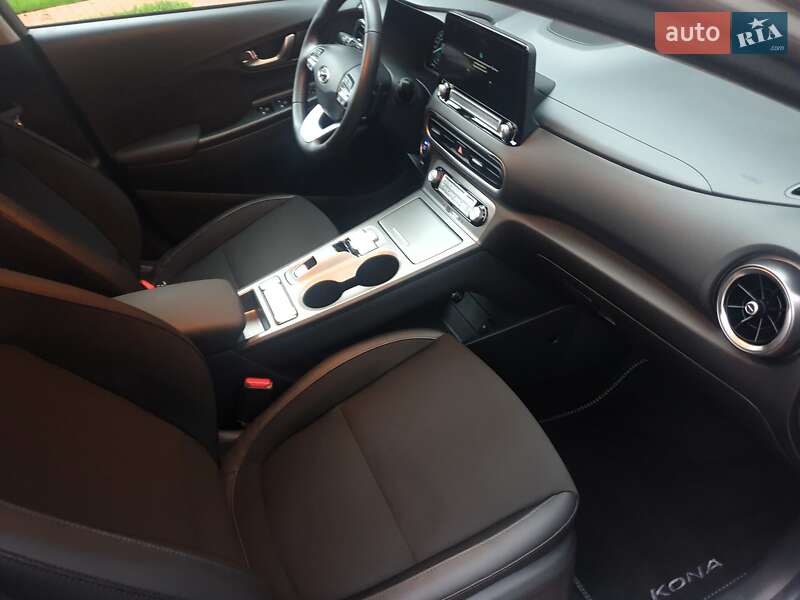 Внедорожник / Кроссовер Hyundai Kona Electric 2022 в Киеве