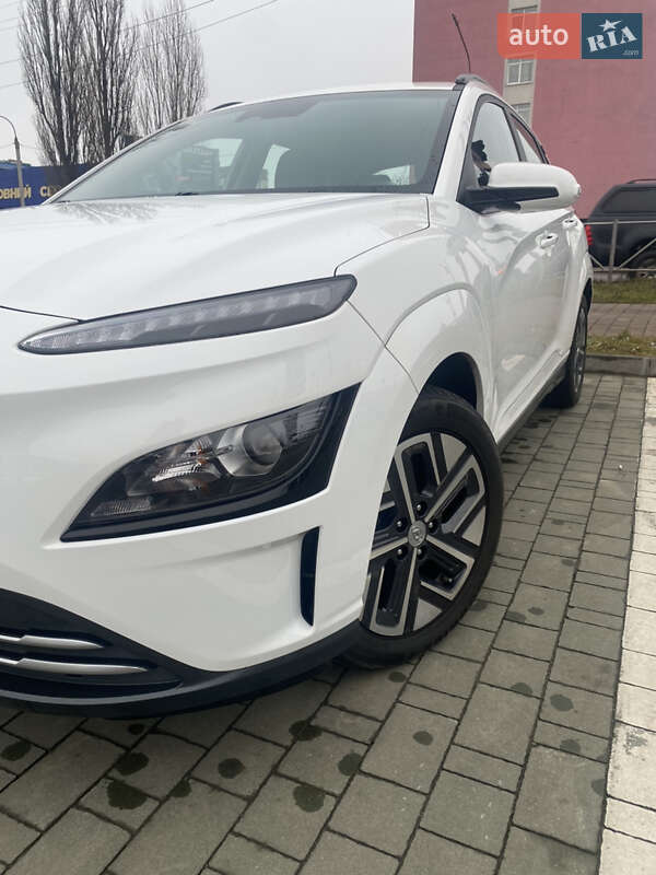 Внедорожник / Кроссовер Hyundai Kona Electric 2021 в Хмельницком