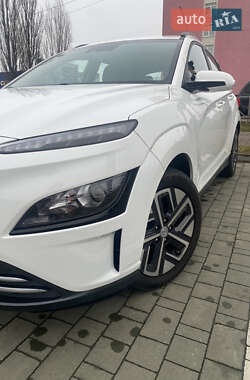 Внедорожник / Кроссовер Hyundai Kona Electric 2021 в 