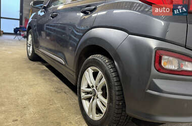 Внедорожник / Кроссовер Hyundai Kona Electric 2019 в 