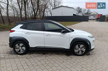 Внедорожник / Кроссовер Hyundai Kona Electric 2019 в 