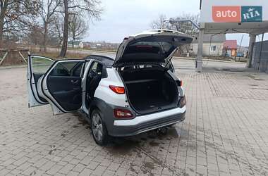Внедорожник / Кроссовер Hyundai Kona Electric 2019 в 