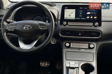 Внедорожник / Кроссовер Hyundai Kona Electric 2020 в 
