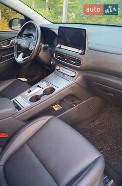 Внедорожник / Кроссовер Hyundai Kona Electric 2020 в 