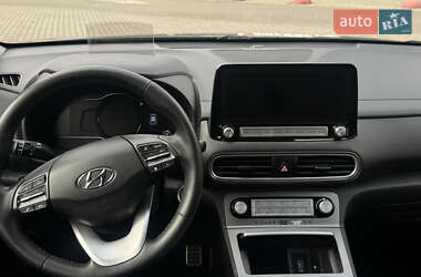 Внедорожник / Кроссовер Hyundai Kona Electric 2020 в 