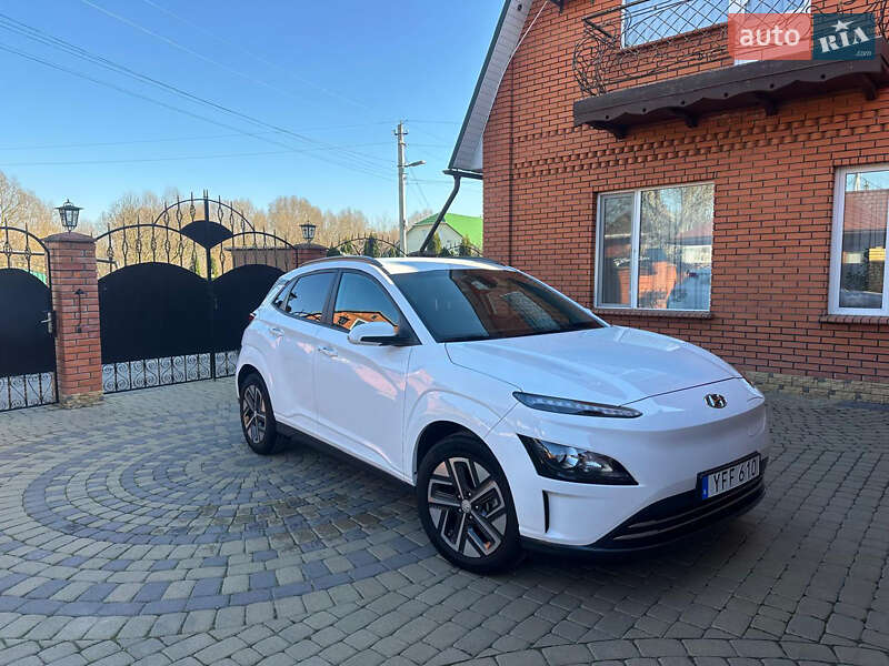 Позашляховик / Кросовер Hyundai Kona Electric 2021 в 