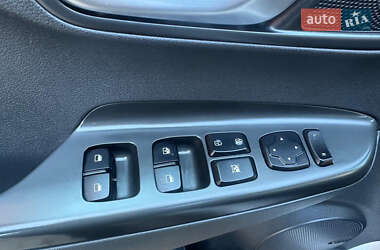 Позашляховик / Кросовер Hyundai Kona Electric 2021 в 