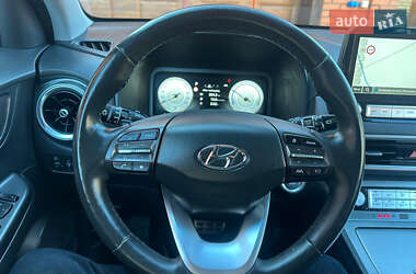 Позашляховик / Кросовер Hyundai Kona Electric 2021 в 