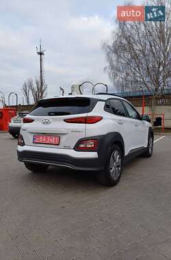 Внедорожник / Кроссовер Hyundai Kona Electric 2020 в 
