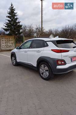 Внедорожник / Кроссовер Hyundai Kona Electric 2020 в 