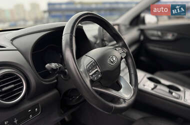 Внедорожник / Кроссовер Hyundai Kona Electric 2020 в 
