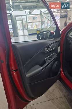 Внедорожник / Кроссовер Hyundai Kona Electric 2019 в 