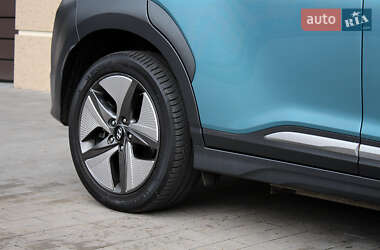 Внедорожник / Кроссовер Hyundai Kona Electric 2020 в 