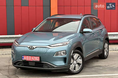 Внедорожник / Кроссовер Hyundai Kona Electric 2021 в 