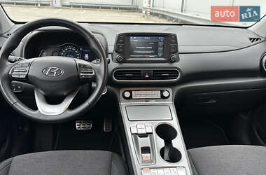 Внедорожник / Кроссовер Hyundai Kona Electric 2021 в 