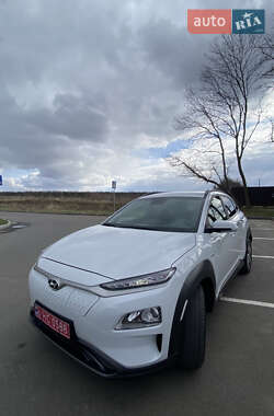 Внедорожник / Кроссовер Hyundai Kona Electric 2020 в 