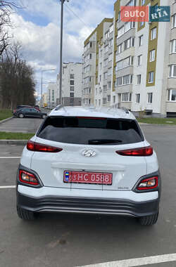 Внедорожник / Кроссовер Hyundai Kona Electric 2020 в 