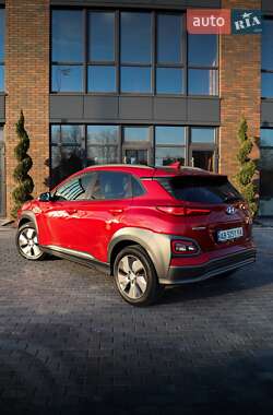 Внедорожник / Кроссовер Hyundai Kona Electric 2019 в 