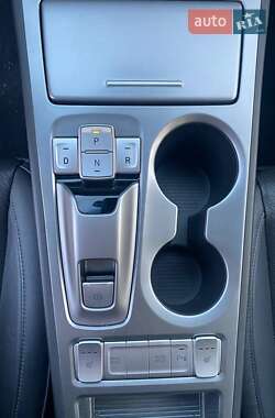 Внедорожник / Кроссовер Hyundai Kona Electric 2020 в 