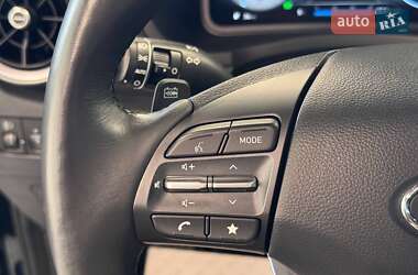 Внедорожник / Кроссовер Hyundai Kona Electric 2021 в 