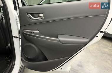 Позашляховик / Кросовер Hyundai Kona Electric 2020 в 