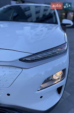 Позашляховик / Кросовер Hyundai Kona Electric 2020 в 