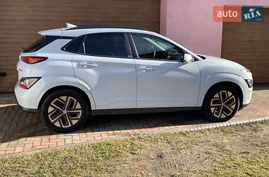 Внедорожник / Кроссовер Hyundai Kona Electric 2021 в 