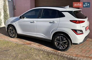 Внедорожник / Кроссовер Hyundai Kona Electric 2021 в 
