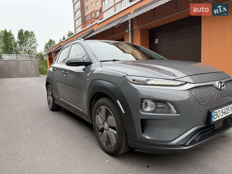 Внедорожник / Кроссовер Hyundai Kona Electric 2018 в 