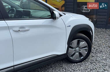 Позашляховик / Кросовер Hyundai Kona Electric 2020 в 