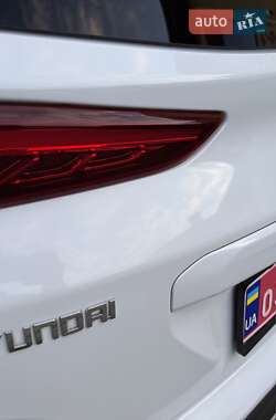 Внедорожник / Кроссовер Hyundai Kona Electric 2020 в 