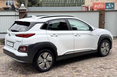 Позашляховик / Кросовер Hyundai Kona Electric 2019 в 