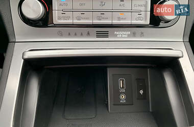 Внедорожник / Кроссовер Hyundai Kona Electric 2019 в 