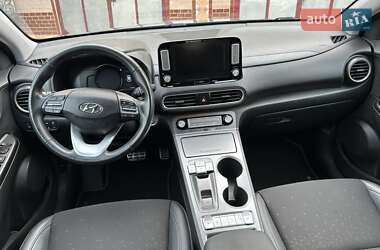 Внедорожник / Кроссовер Hyundai Kona Electric 2019 в 