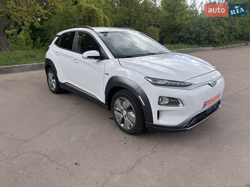 Внедорожник / Кроссовер Hyundai Kona Electric 2021 в 