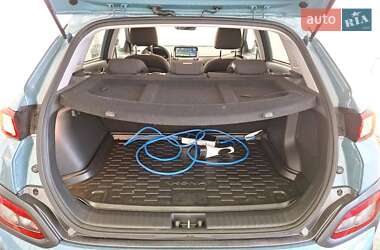 Внедорожник / Кроссовер Hyundai Kona Electric 2020 в 