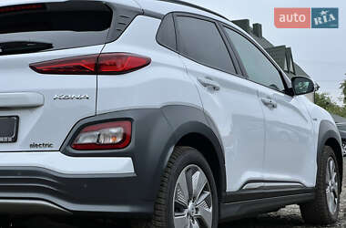 Внедорожник / Кроссовер Hyundai Kona Electric 2020 в 