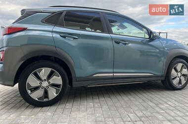 Внедорожник / Кроссовер Hyundai Kona Electric 2019 в 
