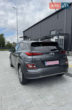 Позашляховик / Кросовер Hyundai Kona Electric 2019 в 