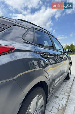 Позашляховик / Кросовер Hyundai Kona Electric 2019 в 