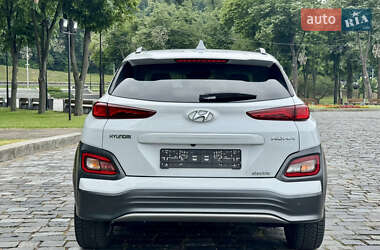 Внедорожник / Кроссовер Hyundai Kona Electric 2020 в 