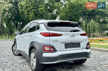 Внедорожник / Кроссовер Hyundai Kona Electric 2020 в 