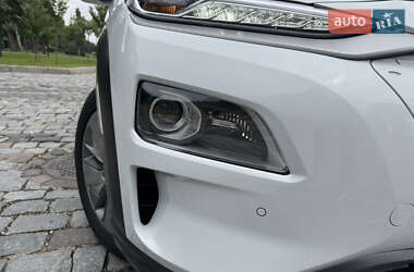 Внедорожник / Кроссовер Hyundai Kona Electric 2020 в 