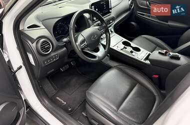 Внедорожник / Кроссовер Hyundai Kona Electric 2019 в 