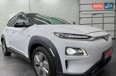 Внедорожник / Кроссовер Hyundai Kona Electric 2019 в 