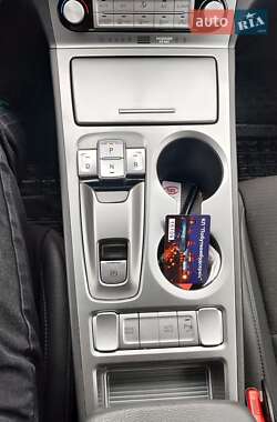 Внедорожник / Кроссовер Hyundai Kona Electric 2019 в 